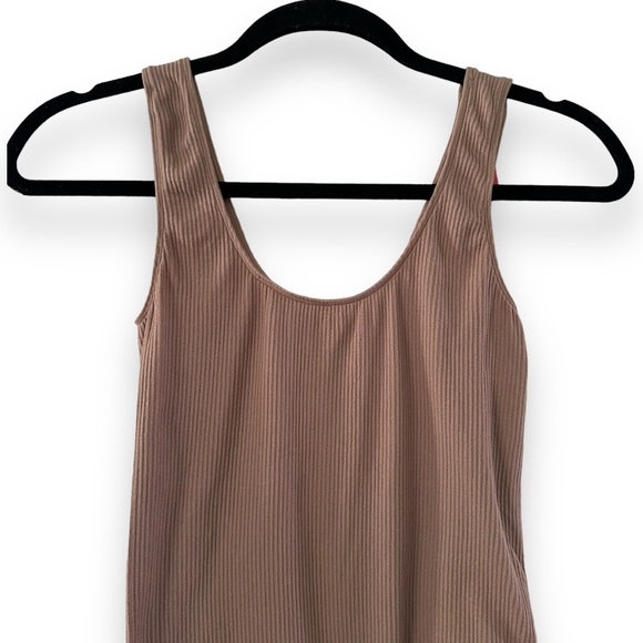 Skims Tan Ribbed Scoop Tank Stretch Lightweight Bodysuit Size Large/XL - Picture 3 of 10